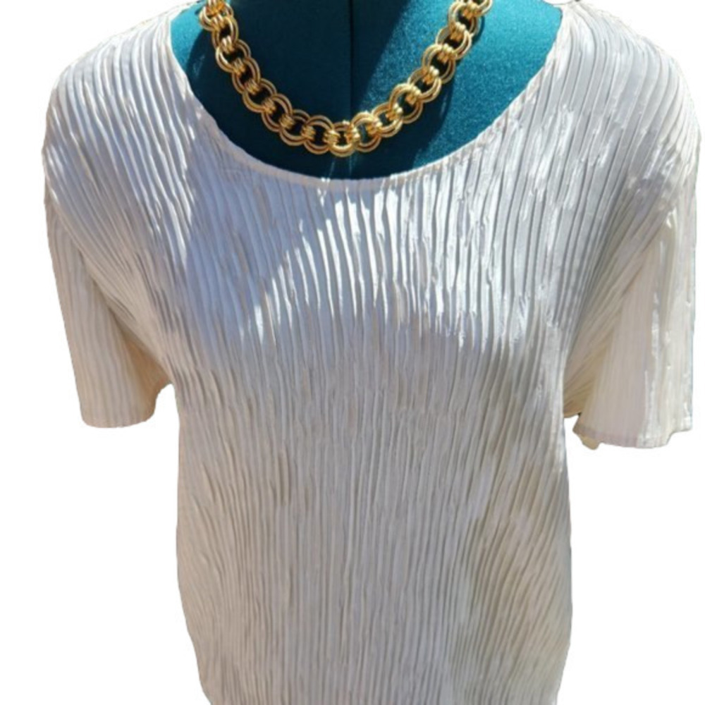 340. Libra Ivory Satin short-sleeved blouse |L